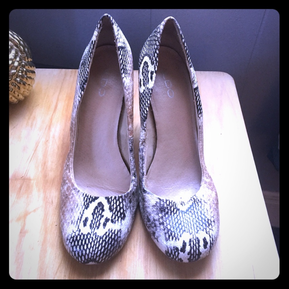Aldo Snakeskin Round Toe Pumps